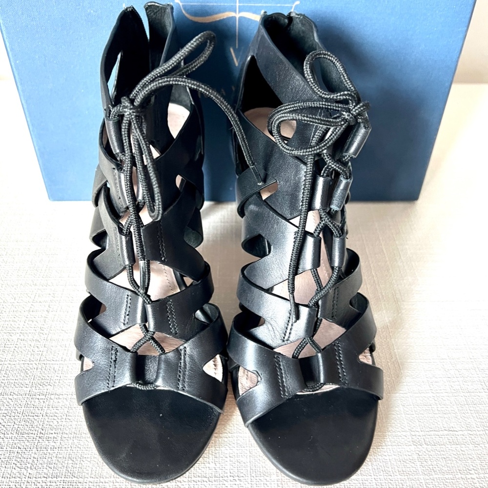 Pour La Victoire Camila Lattice Sandal - Polished Leather - Size 8M - Black